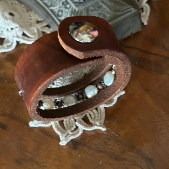 Handcrafted Leather & Freshwater Pearl Bracelet - Picture 5 of 8